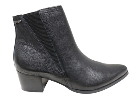 Our Favourite Women's Boots to Wear with Dresses