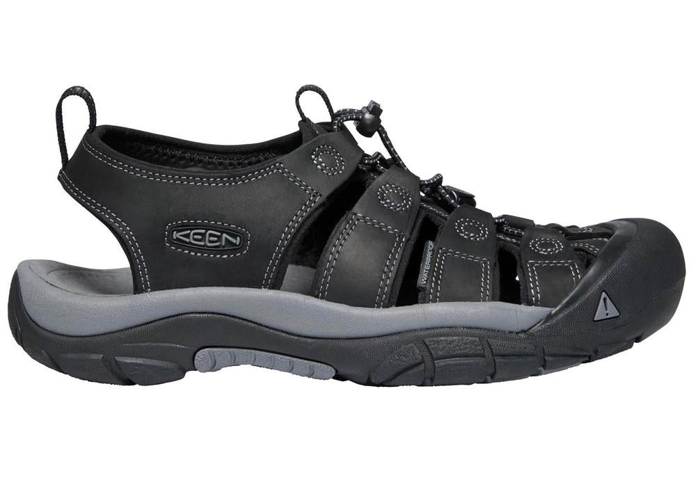 Should you choose open toe or closed toe men’s sandals this season?