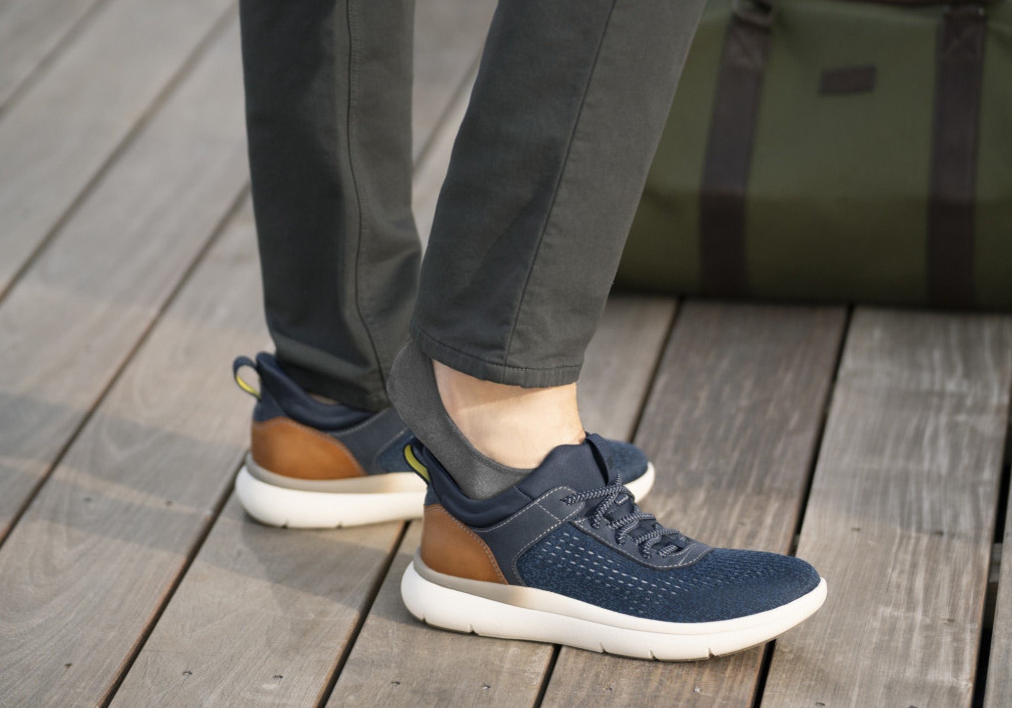 Florsheim Mens EE Extra Wide Fleet Knit Elastic Lace Sneakers