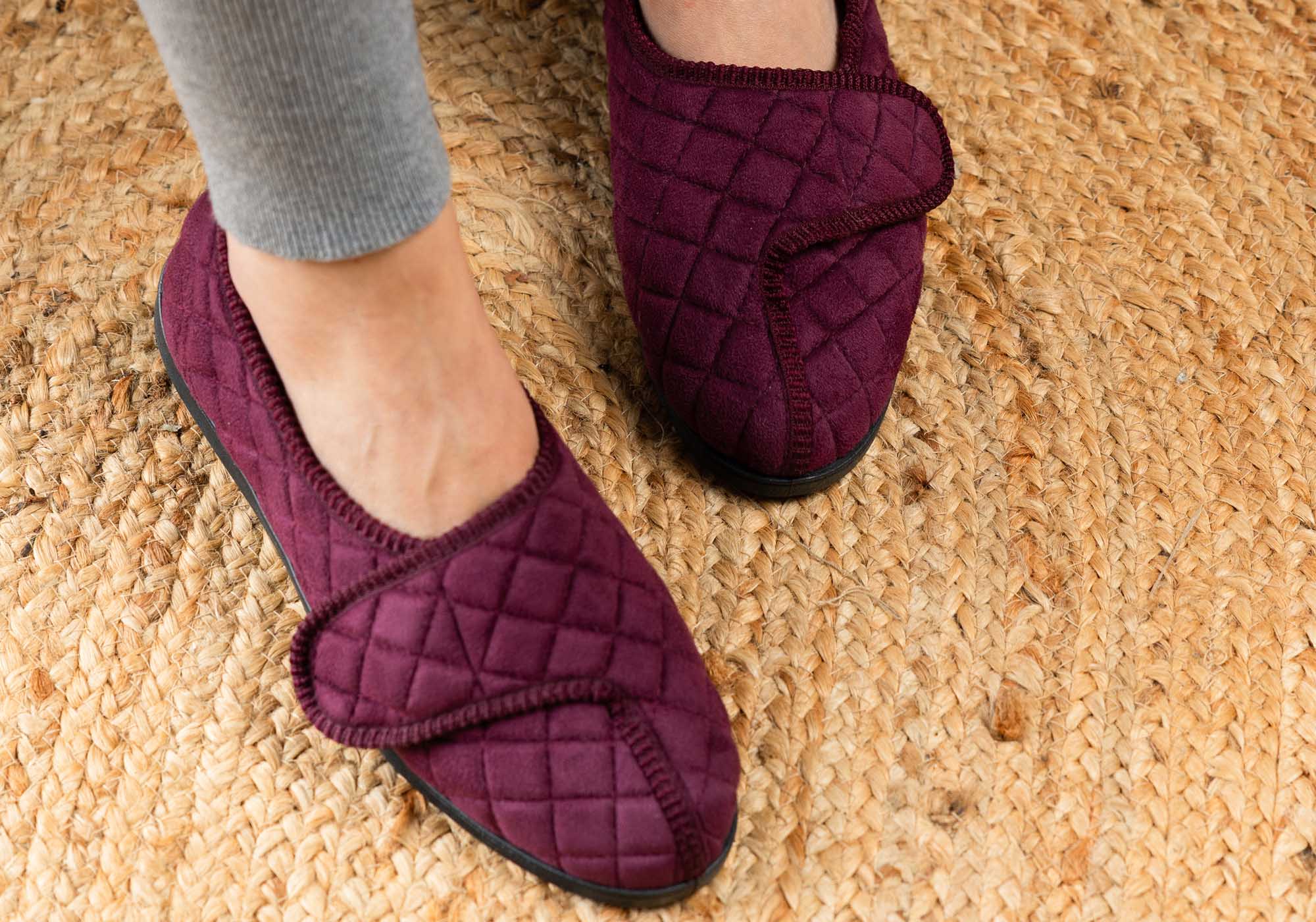 Homyped Betsy Womens Supportive Comfortable Closed Toe Slippers