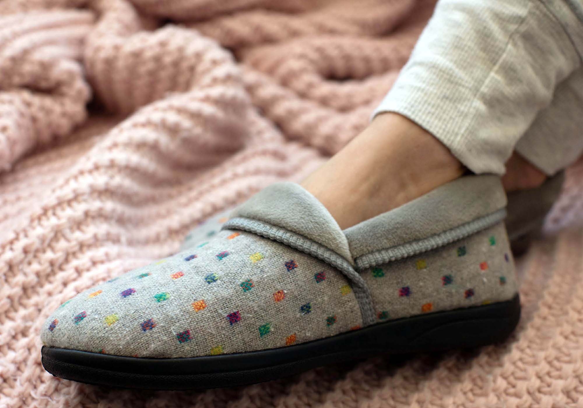 Homyped Freya Womens Supportive Comfortable Closed Toe Slippers