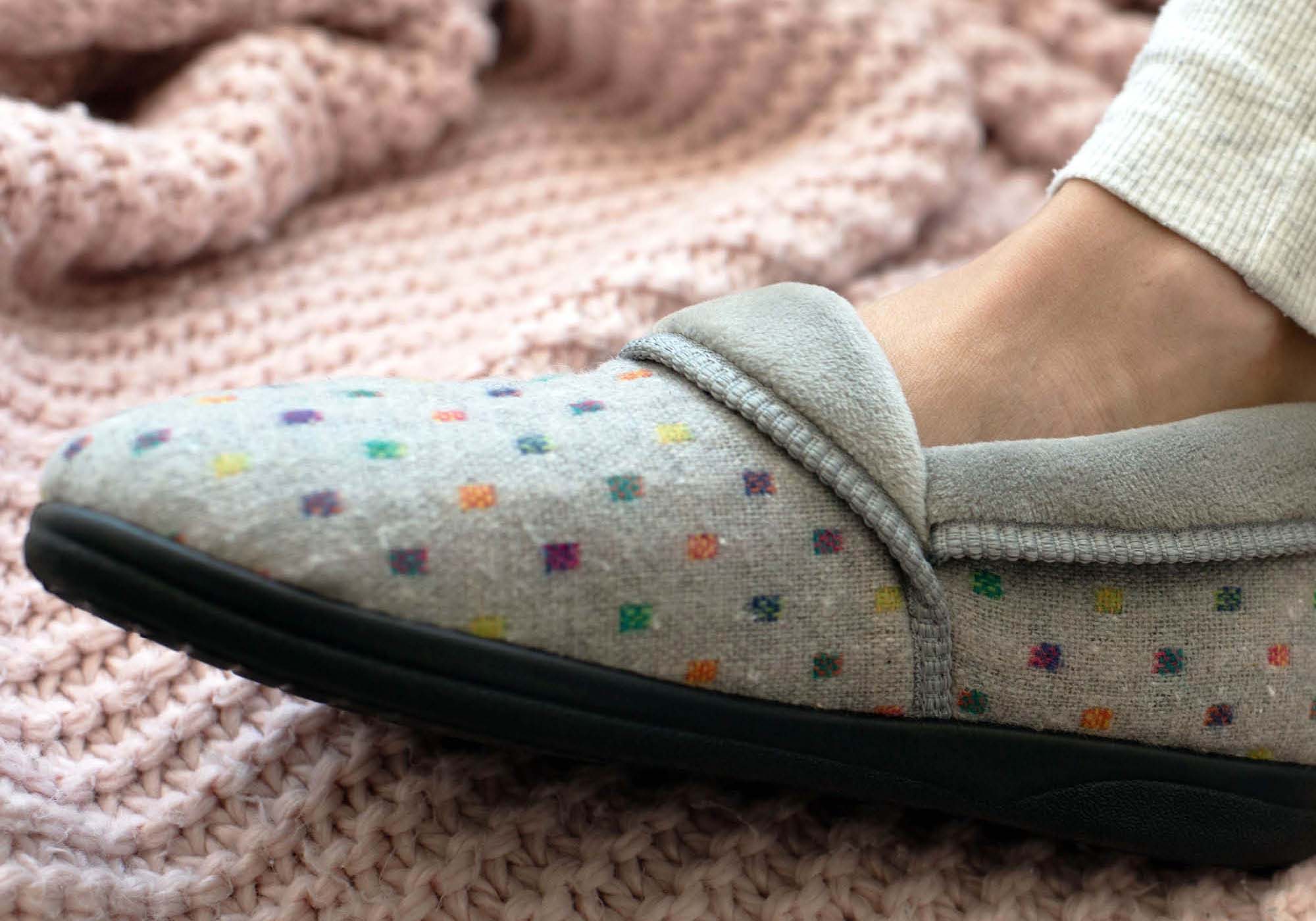 Homyped Freya Womens Supportive Comfortable Closed Toe Slippers